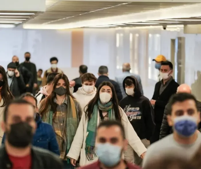 people-wearing-masks-in-travel-hub
